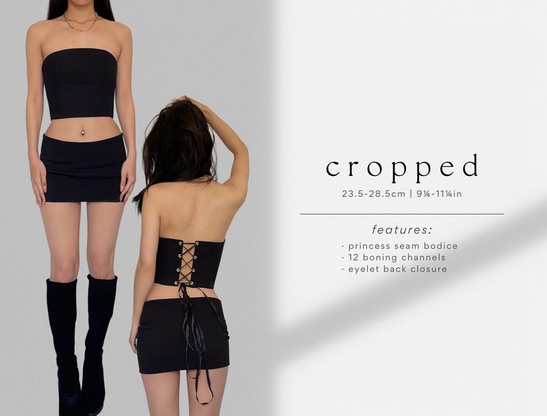 Puede incluir: Top de cors&eacute; negro sin tirantes con la espalda con cordones y ojales plateados. El top mide de 23,5 a 28,5 cm de largo y tiene 12 canales de ballenas. El texto "cropped" y "features:" es visible en la imagen. El texto debajo de "features:" dice "princess seam bodice", "12 boning channels", y "eyelet back closure".