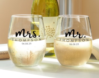 Personalized Wedding Wine Glasses SET, Gift for Wedding Couple, Bridal Shower Gift, Couples Engagement Gift, Bride and Groom Wedding Glasses