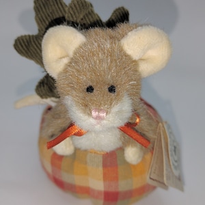 Vintage collectible rare Felix Poppinsquash Mouse Boyds Bear. Comes with tag. Like NEW.