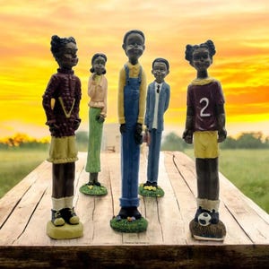 African Amercian Collectible Figurines. Set of 5 Family Members. Black Americana. Preowned Family Figurines.