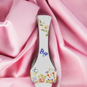 Made in England. Vintage, Collectible Fine English Cottage Garden  BONE CHINA Bud Vase. Established 1775 AYNSLEY.