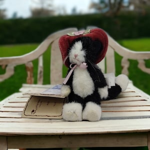 Boyds Bears Mini peluche chat en peluche noir et blanc. Chaton. EXTRÊMEMENT RARE. Comme neuf avec étiquette.