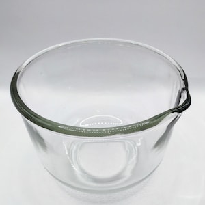 Retro Kitchen Clear Glass Vintage Mixing Bowl Footed Nesting Bowl with Spout. Preowned.