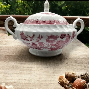 Vintage Serveware Beautiful Wessex Soup Tureen. Made in England. Red Willow. Brand New.