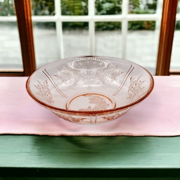 Federal Glass Pink Depression Glass Serving Bowl. Fruit Bowl. Cabbage Roses Design. Preowned.