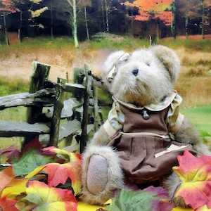 Vintage collectible, like New Camryn B. Pearsley Pear Boyds Bear. Has tag. Rare.