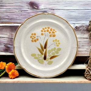 Vintage Kitchen The Classics Somerset Stoneware Dinner Plate. Hand Painted. Vintage Kitchen. Made in Japan. Preowned.