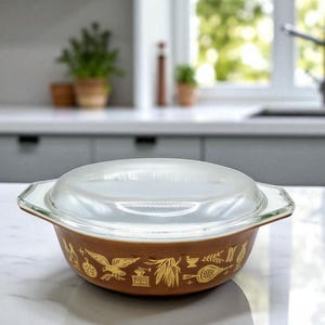 Pyrex Glass Bakeware Early American Oven Safe Casserole Oval Baking Dish Lidded in Classic Gold and Brown. Retro Kitchen. 1.5 Quart.