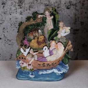 Home Office Vintage Angel Figurine Tabletop Fountain. Religious Angel. Christmas Decor. Mint.