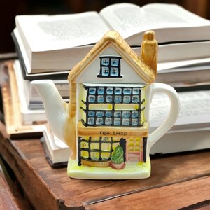Vintage Collectible Whimsical Miniature Teapot. Multicolor Decorative Piece. Maker Is Unknown. Pre-owned.