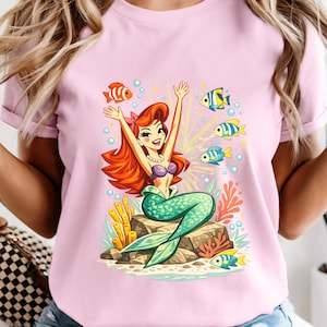 Retro Atomic Little Mermaid Illustration T-Shirt | Mid Century Mermaid Lover Underwater Fish Coral Design bild 11