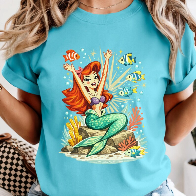 Retro Atomic Little Mermaid Illustration T-Shirt | Mid Century Mermaid Lover Underwater Fish Coral Design bild 2
