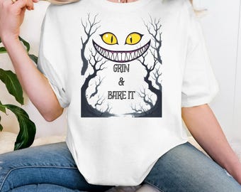 Cheshire Grin i Läskig Skog T-shirt | Halloween Spöklik T-shirt
