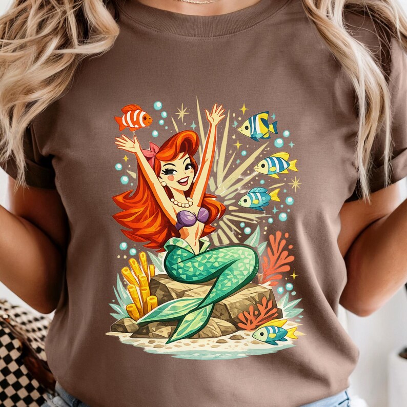 Retro Atomic Little Mermaid Illustration T-Shirt | Mid Century Mermaid Lover Underwater Fish Coral Design bild 8