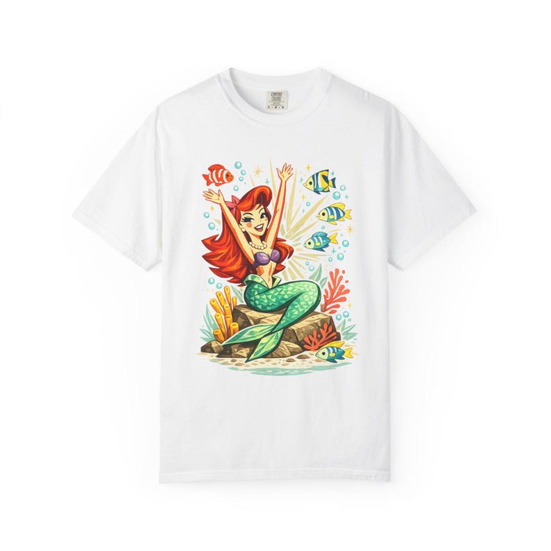 Retro Atomic Little Mermaid Illustration T-Shirt | Mid Century Mermaid Lover Underwater Fish Coral Design bild 14