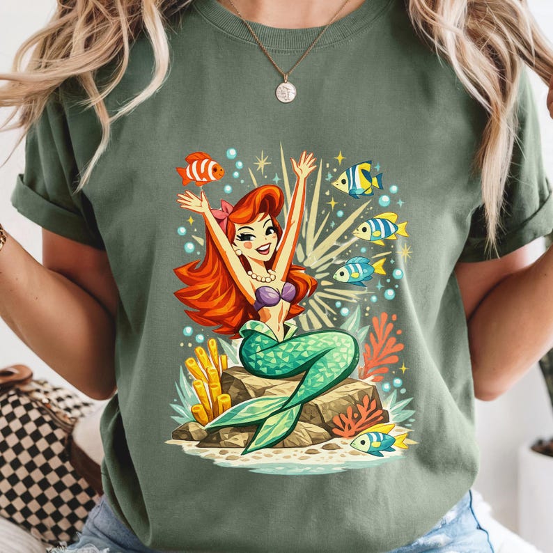Retro Atomic Little Mermaid Illustration T-Shirt | Mid Century Mermaid Lover Underwater Fish Coral Design bild 5