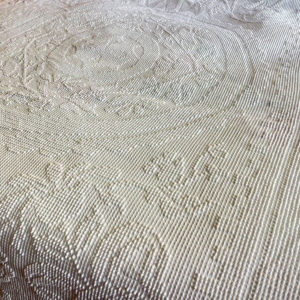 Vintage White Chenille Medallion Bedspread with Fringe Full Size - 92" x 110"