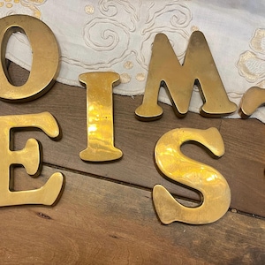 Letras antiguas de latón macizo y pesadas (disponibles individualmente)
