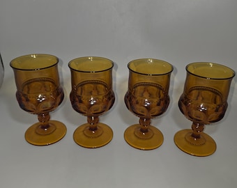 Set di 4 calici vintage color ambra con impronta digitale / Bicchieri da vino retrò color ambra / Accessori da bar di metà secolo / Bicchieri con piedistallo / Bicchieri vintage