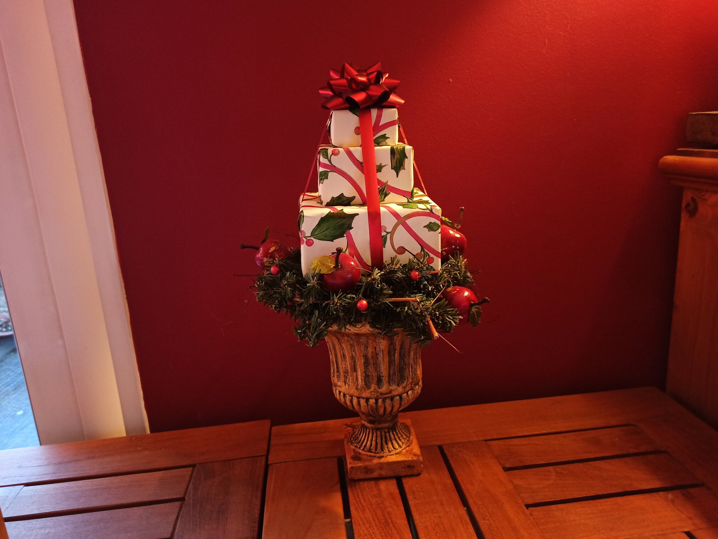 Composition Dans Vase Romain Vintage