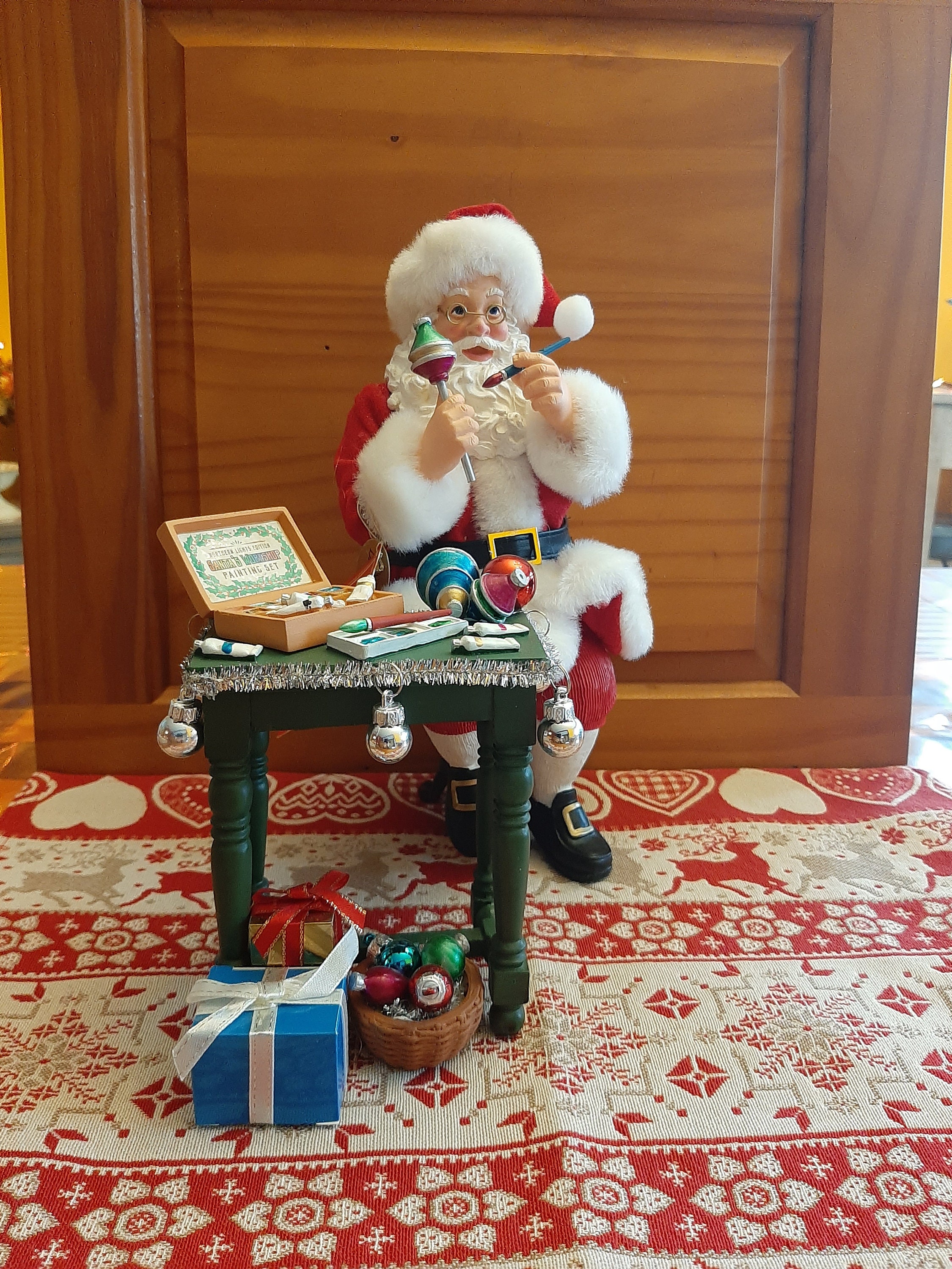 Création Des Décorations Du Sapin Par Le Père Noël