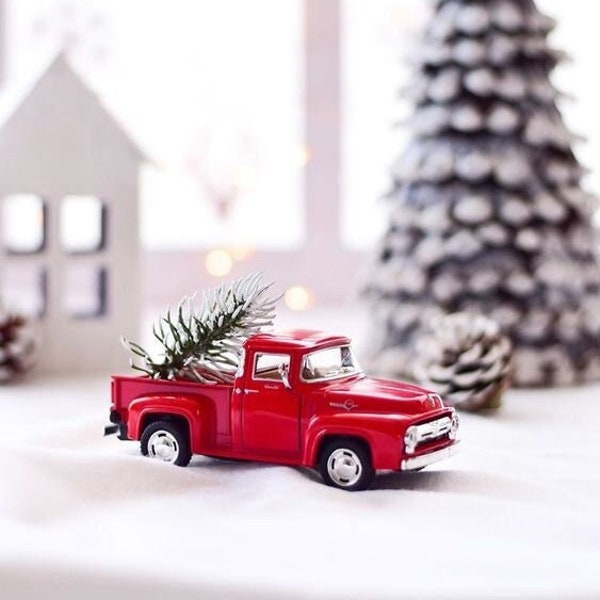 Christmas Red Truck | Mantel Decorations | Vintage Style Decoration for Christmas Scene | 1:32 Red Metal Truck Model Car