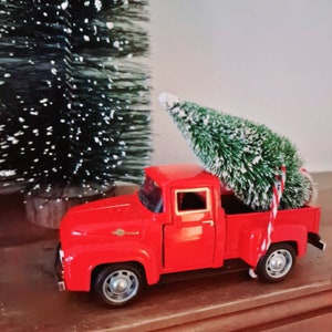 Christmas Red Truck | Mantel Decorations | Vintage Style Decoration for Christmas Scene | 1:32 Red Metal Truck Model Car