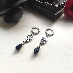 skull huggie hoop earrings, gothic jewelry, goth earrings, silver skull hoop earrings, alternative punk earrings, Y2K jewelry, grunge