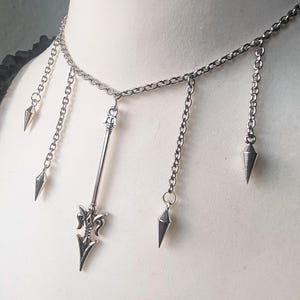 Cadena de acero inoxidable con púas y colgante de lanza, joyería gótica, cadena de vampiro, cadena punk emo, cadena de púas, gargantilla gótica
