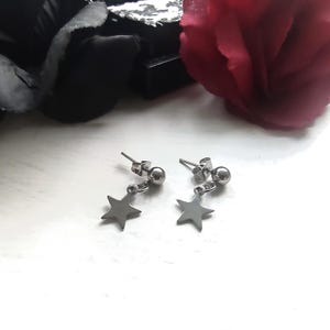 Oorstekers met sterhanger van roestvrij staal, hemelse oorbellen, punkgothische sieraden, steroorbellen, zilveren alternatieve y2k-oorbellen