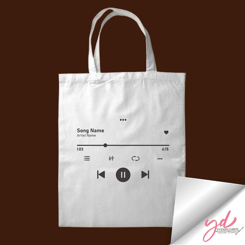 Op de afbeelding: Witte tote bag met een zwarte muziekspeler-afbeelding. De afbeelding bevat een songtitel, een artiestennaam, afspeelbesturingselementen en een voortgangsbalk. De tekst op de afbeelding luidt "Song Name" en "Artist Name".