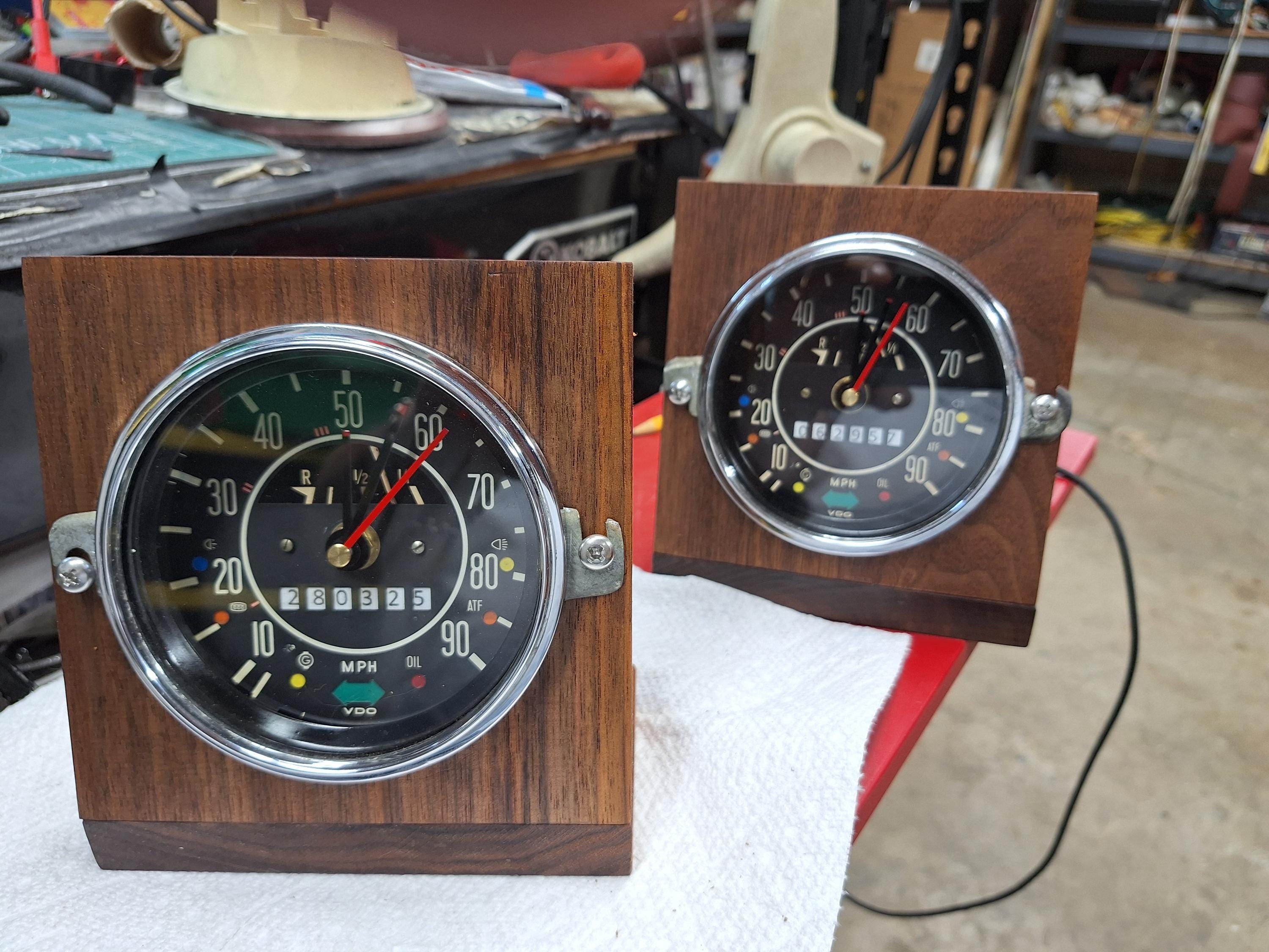 ヴィンテージ　フォルクスワーゲン ビートルバグミニ時計 Vintage Volkswagen Repurposed Beetle Speedometer Clock: 60's