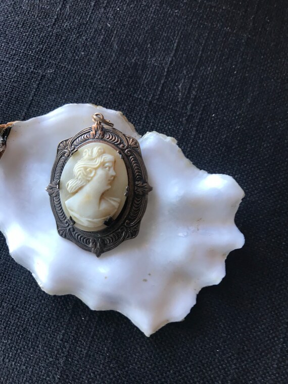 Vintage Italian Hand Carved Genuine Shell Cameo Pendant