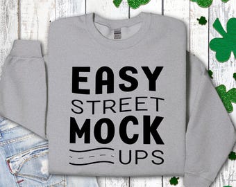 St Patrick's Day Sweatshirt Mockup: Gildan 18000 Sport Grau Rundhalsausschnitt (Digitaler Download) EM1SP