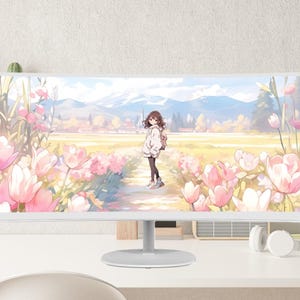 Pode incluir: Um monitor de computador curvo branco exibindo uma ilustração em estilo anime de uma pessoa em um caminho cercado por flores rosa. O fundo mostra um campo, montanhas e uma vila.