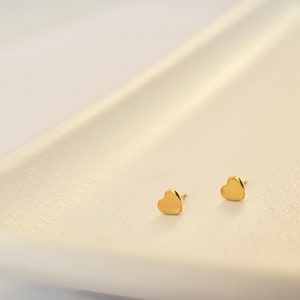 Boucles d&#39;oreilles clous coeur petites | Or en acier inoxydable