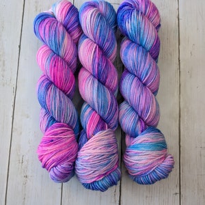 Zomerliefde | OP BESTELLING GEMAAKT | Handgeverfd garen, indiegeverfd garen, sokkengaren, kamgaren, superwash-merino