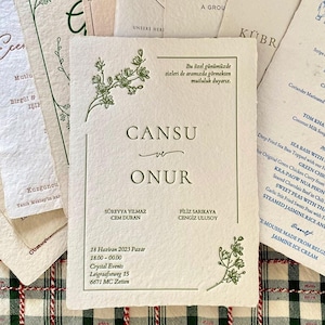 Faire-part de mariage typographique floral , Faire-part minimaliste en papier fait main , Suite moderne de cartes de mariage , Typographie « Save The Date »
