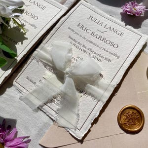 Faire-part de mariage fait main en typographie avec ornements