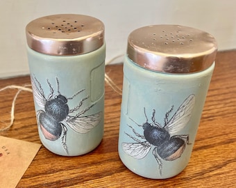 Set of 2 Hand painted Vintage Style S&P Shaker Set/ Vintage Kitchen/ Cottage Kitchen/ Retro kitchen