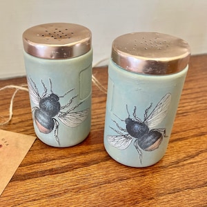 Set of 2 Hand painted Vintage Style S&P Shaker Set/ Vintage Kitchen/ Cottage Kitchen/ Retro kitchen