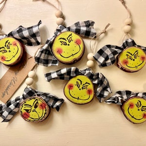 2&quot; Ornement de tranche de bois Grinch/ Ornement Grinch/ Ornements Grinch/ Ornements de Noël/ Cadeau grinch unique