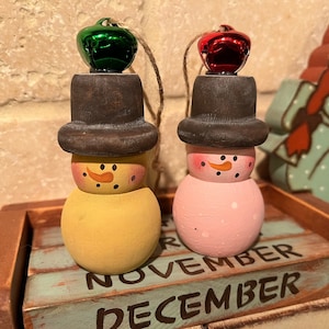 Mini Rustic Snowmen Ornaments/ Tiered Tray Snowman Decor/ Winter Tiered Tray/ Snow Tiered Tray/ Wooden Snowmen/ Christmas Tiered Tray Decor