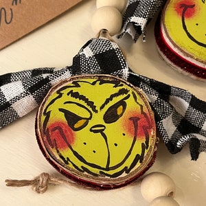 2&quot; Ornement de tranche de bois Grinch/ Ornement Grinch/ Ornements Grinch/ Ornements de Noël/ Cadeau grinch unique