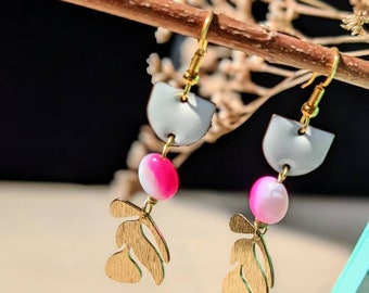 Boucles d'oreilles avec ses feuilles dorées et pierres semi précisieuses, collection Honolulu