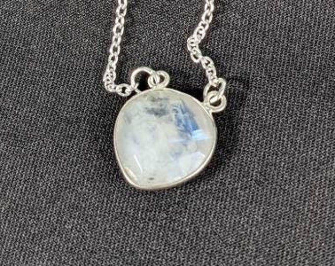 Silver moonstone necklace