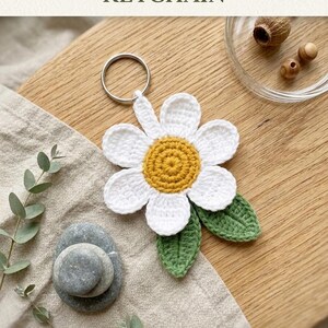 Crochet Daisy Keychain Pattern PDF, Daisy Flower Keychain Crochet Pattern, Crochet Keyring Pattern, Cute Flower Keychain, Crochet Pattern.