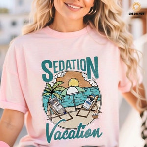 Sedation Vacation ICU Nurse Shirt: Funny Intensive Care Tee Bild 3