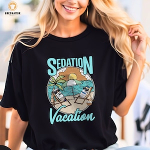 Sedation Vacation ICU Nurse Shirt: Funny Intensive Care Tee Bild 1