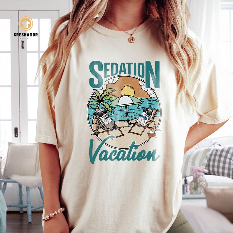 Sedation Vacation ICU Nurse Shirt: Funny Intensive Care Tee Bild 2